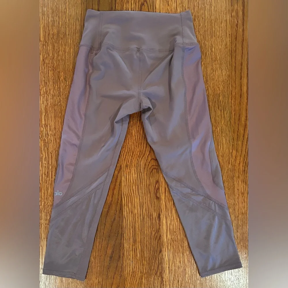Alo Yoga High-Waist Capri Moto Leggings – Light Dusky Purple – Size Small
